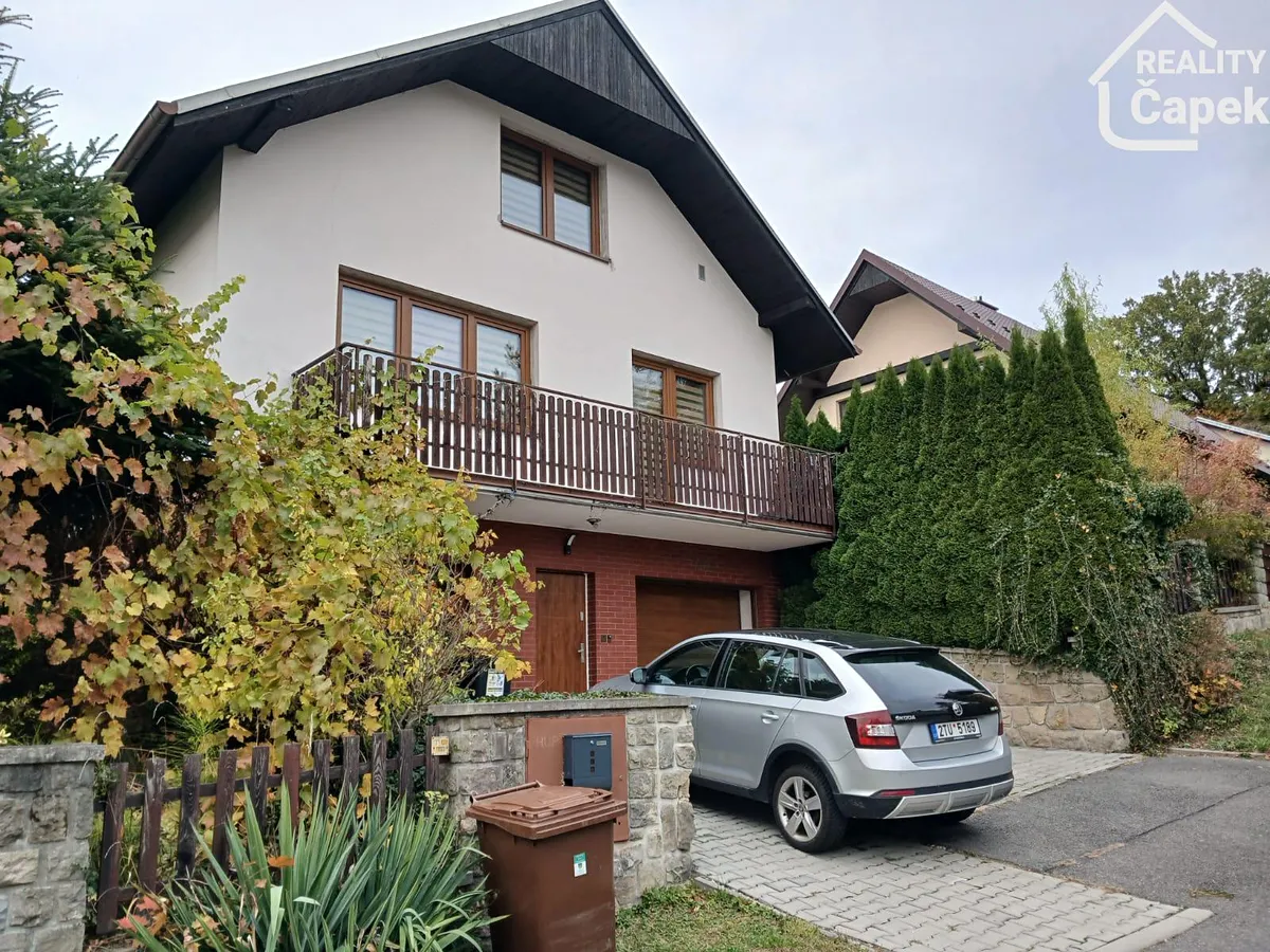 Prodej rodinného domu 282 m², pozemek 1288 m²